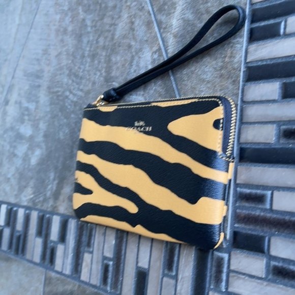 Coach Corner Zip Wristlet With Tiger Print Gold/Honey/Black Multi - Picture 4 of 16